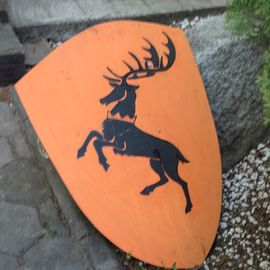 Щит с гербом дома Баратеонов из сериала Игра престолов